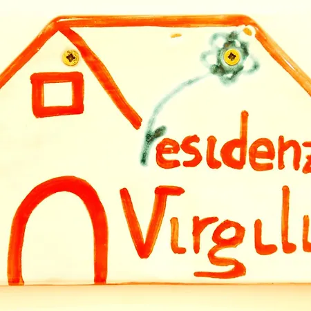 Casa Virgilio In Centro בית הארחה