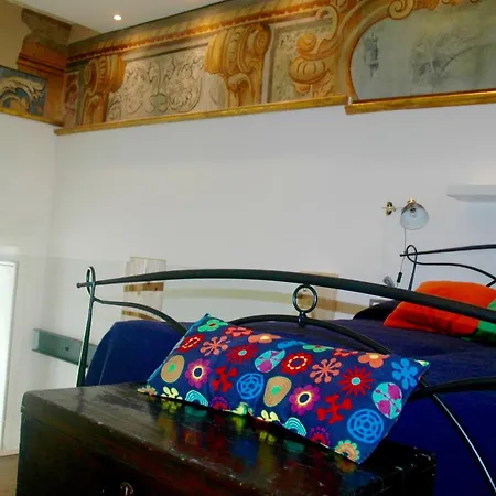 Casa Virgilio In Centro בית הארחה 3*